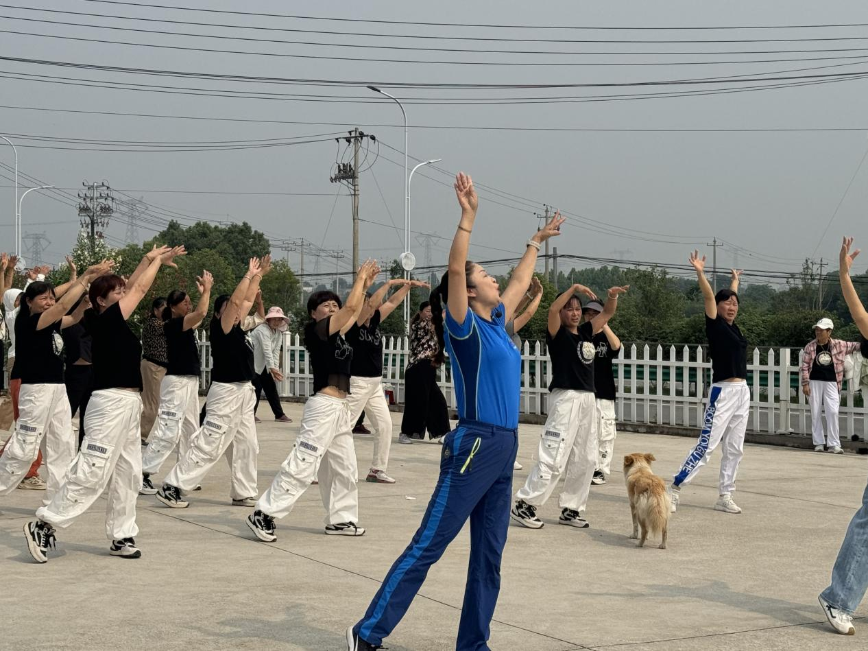星空·體育中國綜合2025年池州市“萬村女性社會(huì)體育指點(diǎn)員培訓(xùn)”首站在秋江街道開(圖2)