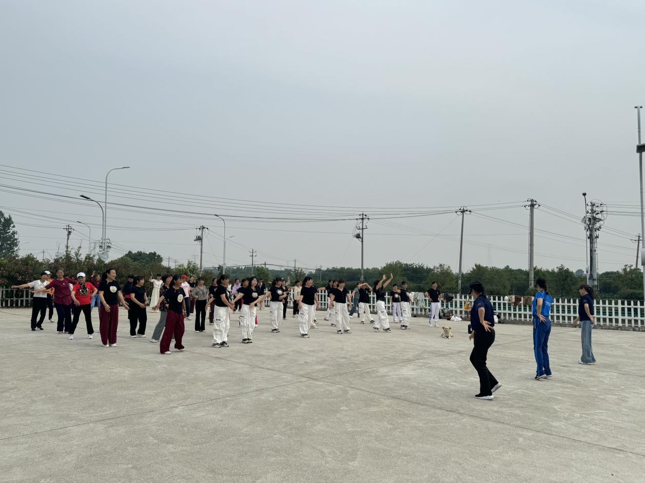 星空·體育中國綜合2025年池州市“萬村女性社會(huì)體育指點(diǎn)員培訓(xùn)”首站在秋江街道開(圖3)